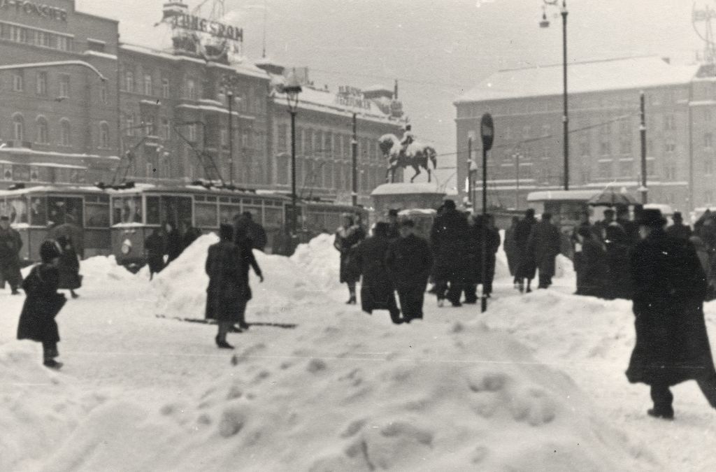 Trg bana Jelačića 1942. godine, pod snijegom